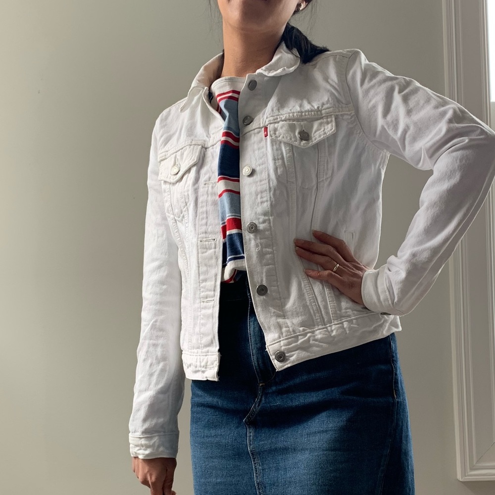 White Levi’s denim jacket